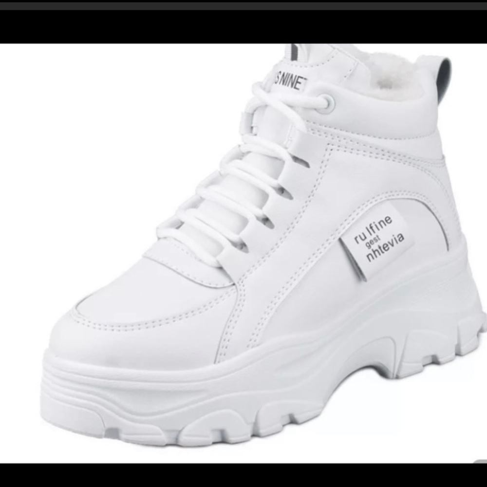 Sneaker  white and comfy shoes very cute
